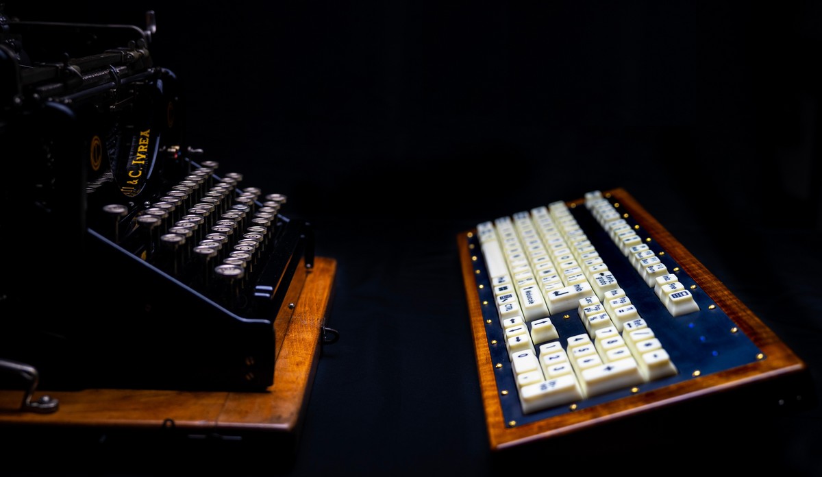 Vescovo Handcrafted Mechanical Keyboard