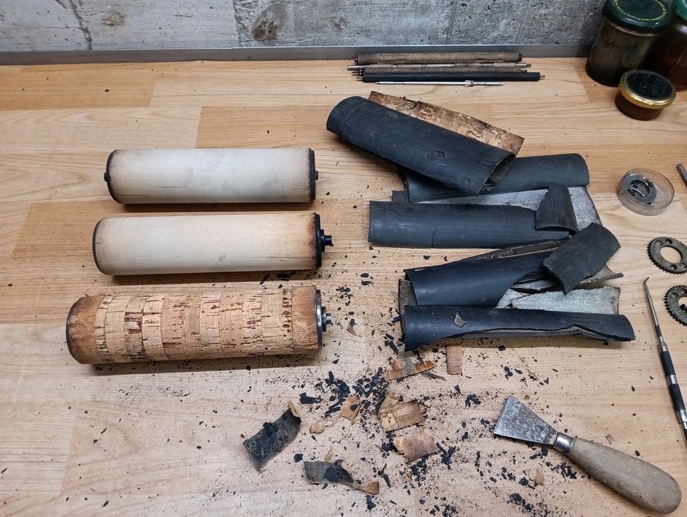 Removing the old rubber from the cylinder
