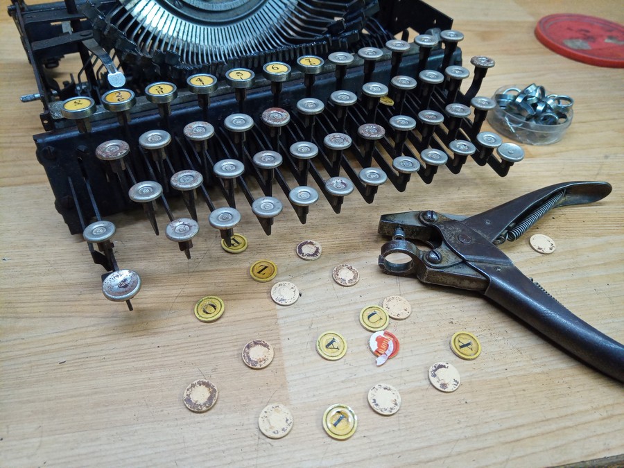 Everest Typewriter restoration detail