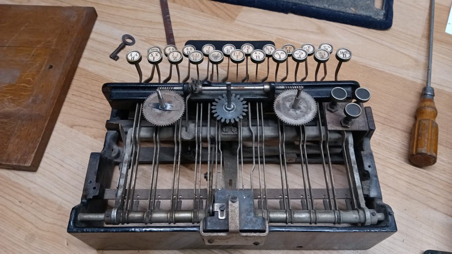 Helios typewriter in restoration