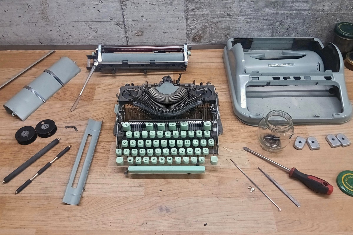 Hermes 3000 demounted during restoration