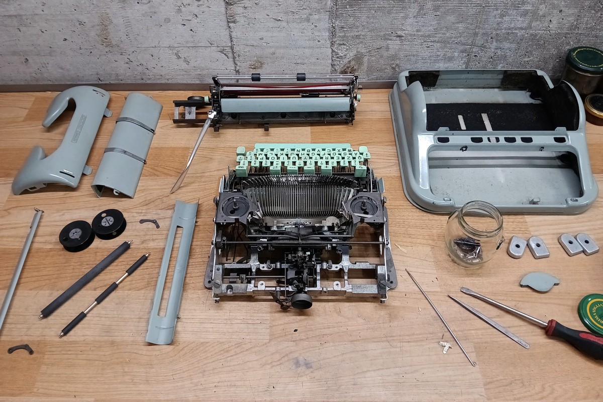 Hermes 3000 demounted during restoration