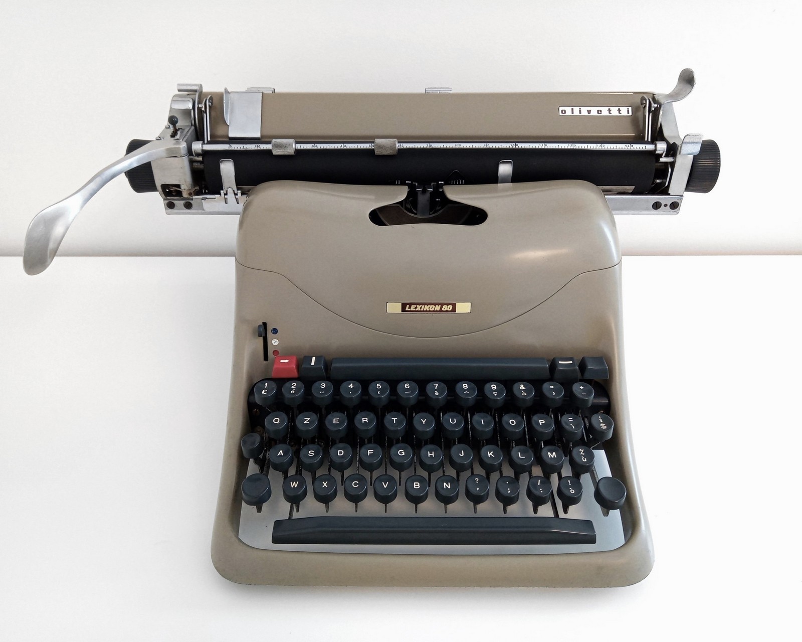 Olivetti lexikon-80 typewriter fully restored
