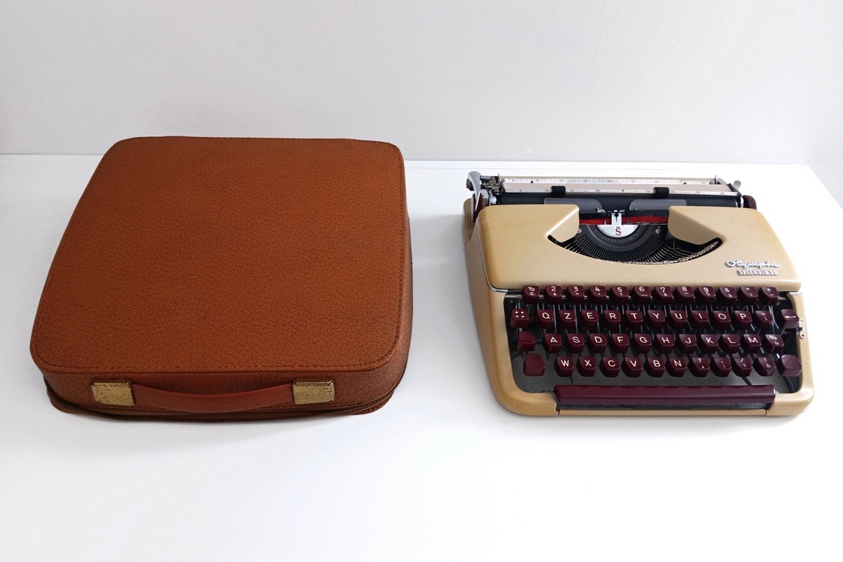 Olympia Splendid Typewriter Restored with Original Case