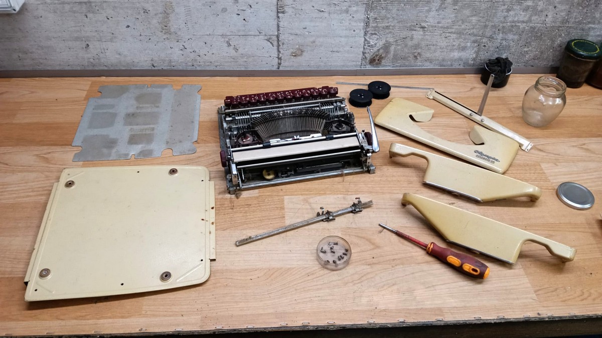 Olympia Splendid demounted during restoration
